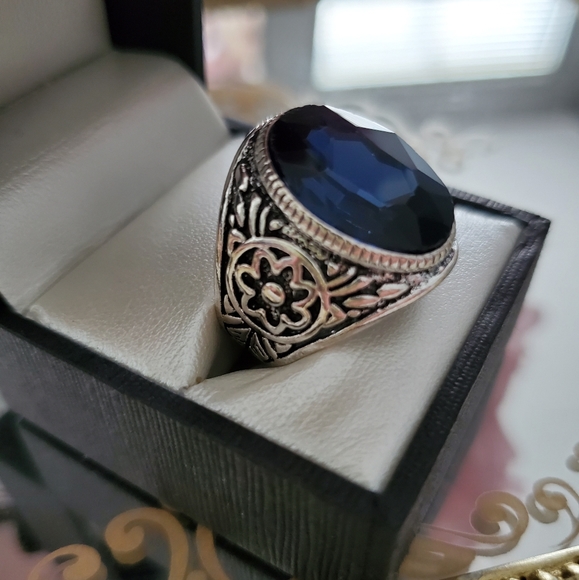 Gorgeous crystal blue sapphire gemstone ring - Picture 4 of 5